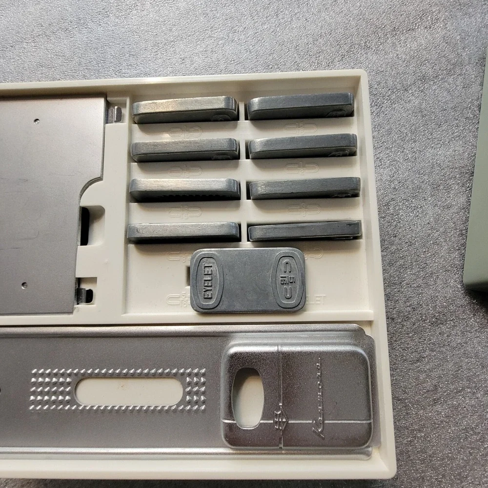 Sears Kenmore Metal Eyelet Template & Zig Zag Sewing Accessories 17 Book Disk‎